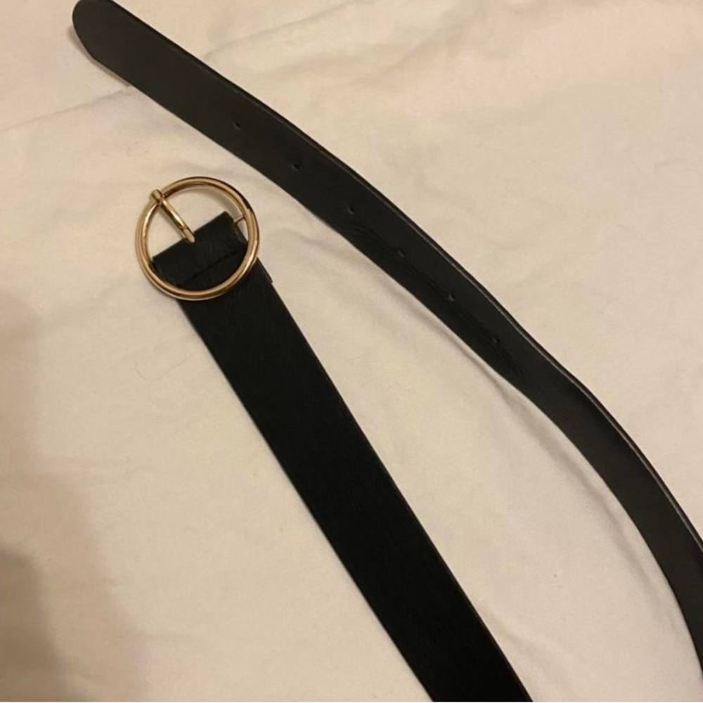 Brandy Melville belt with gold loop
